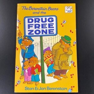 THE BERENSTAIN BEARS- “Drug Free Zone” Chapter Book